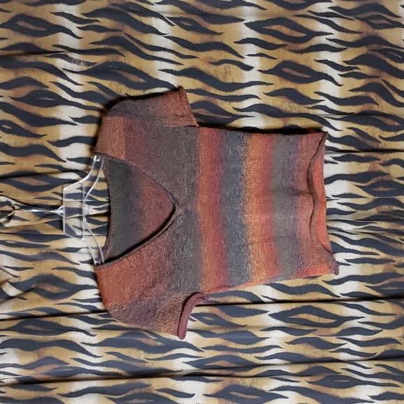 Hand Knit V-Neck Shirt - Picture 3 of 10